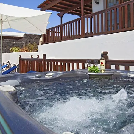 Villa Bandera With Private Heated Pool And Childrens Play Area Playa Blanca (Lanzarote)